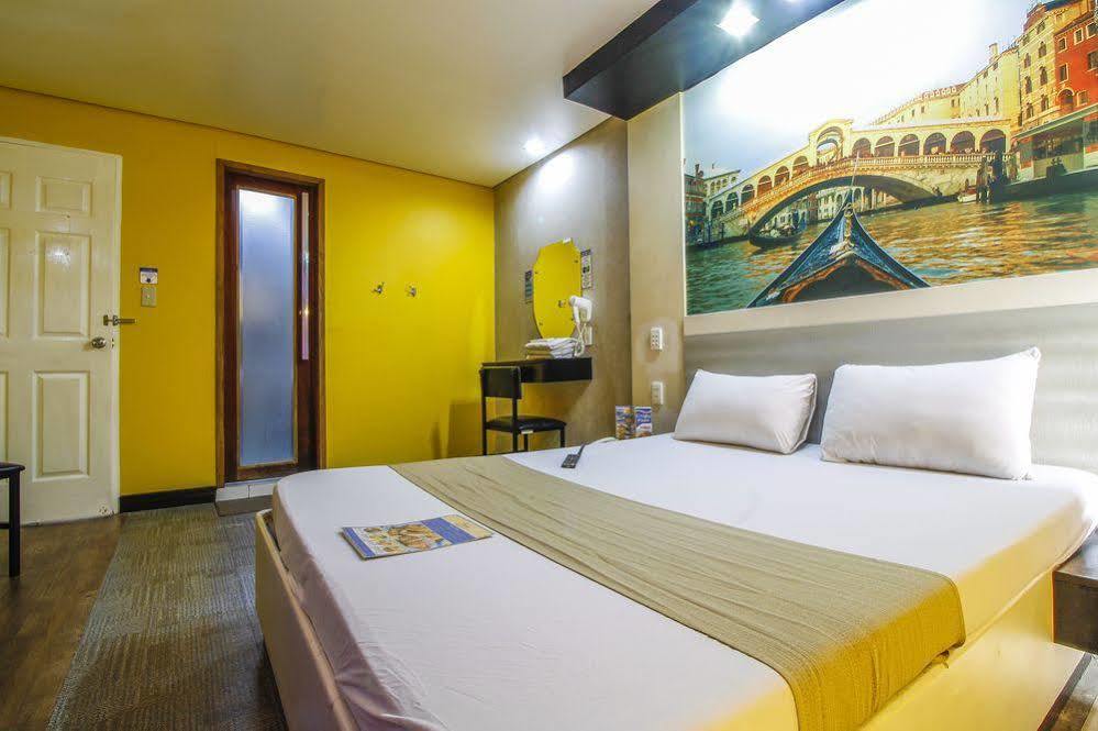 Hotel Dreamworld Araneta Cubao Exterior foto